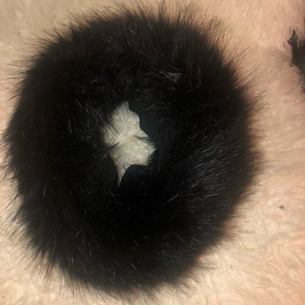 Trendy black fur headband